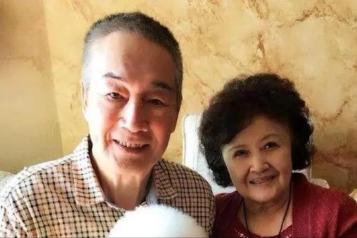 杜雨露最新阳光照片，温馨日常的绽放