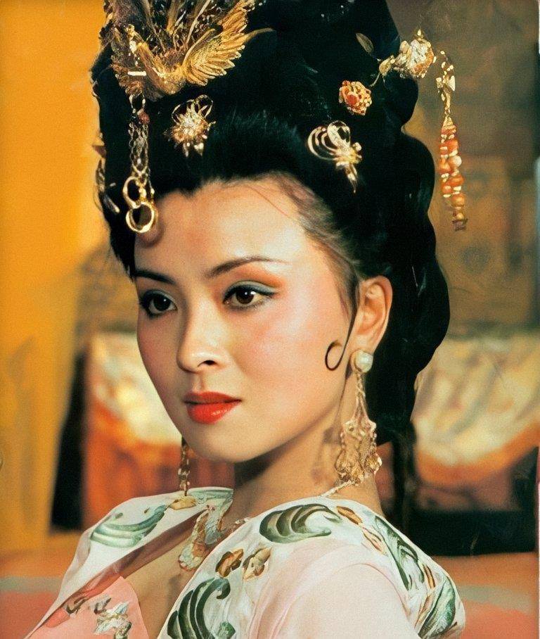 科技璀璨重塑经典，杨贵妃女演员与高科技产品的交融风采