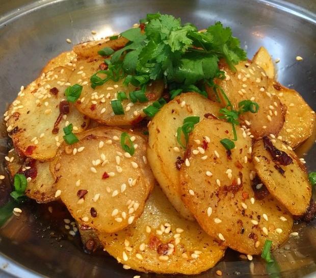 『最新家常美食推荐，多样口感下的美味佳肴分享』