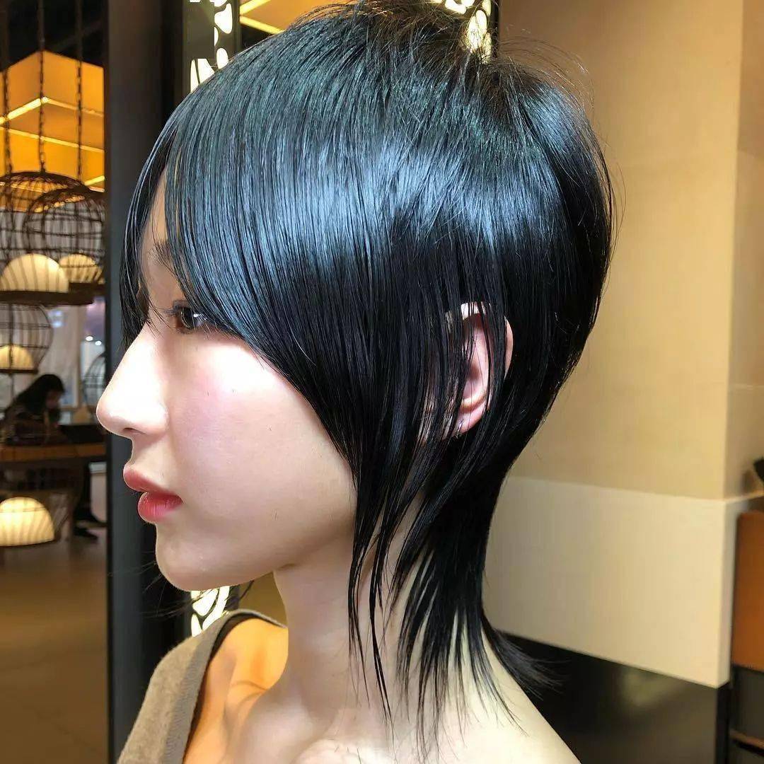 科技与美学的完美融合，时尚斜刘海新潮流引领潮流风向标