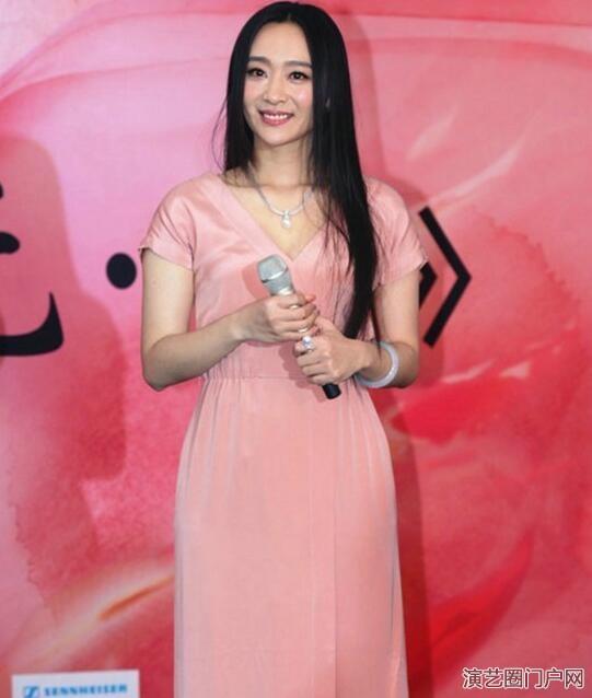 严丹演员，小巷深处的神秘剧场与美食秘境探索