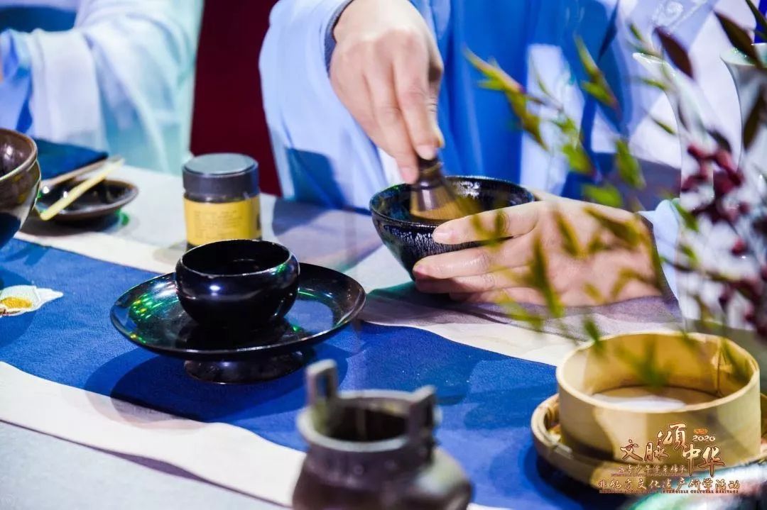 楚乔传配乐点茶比赛，智能点茶体验机引领新潮流