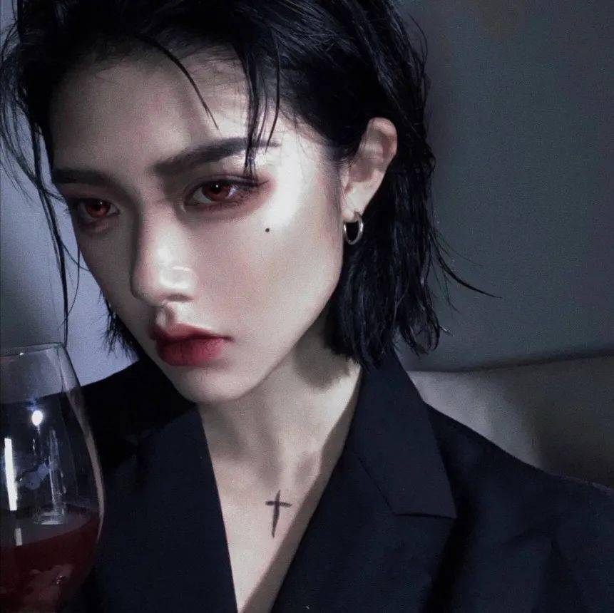 时代之光下的独立女性风采，最新霸气女性头像欣赏